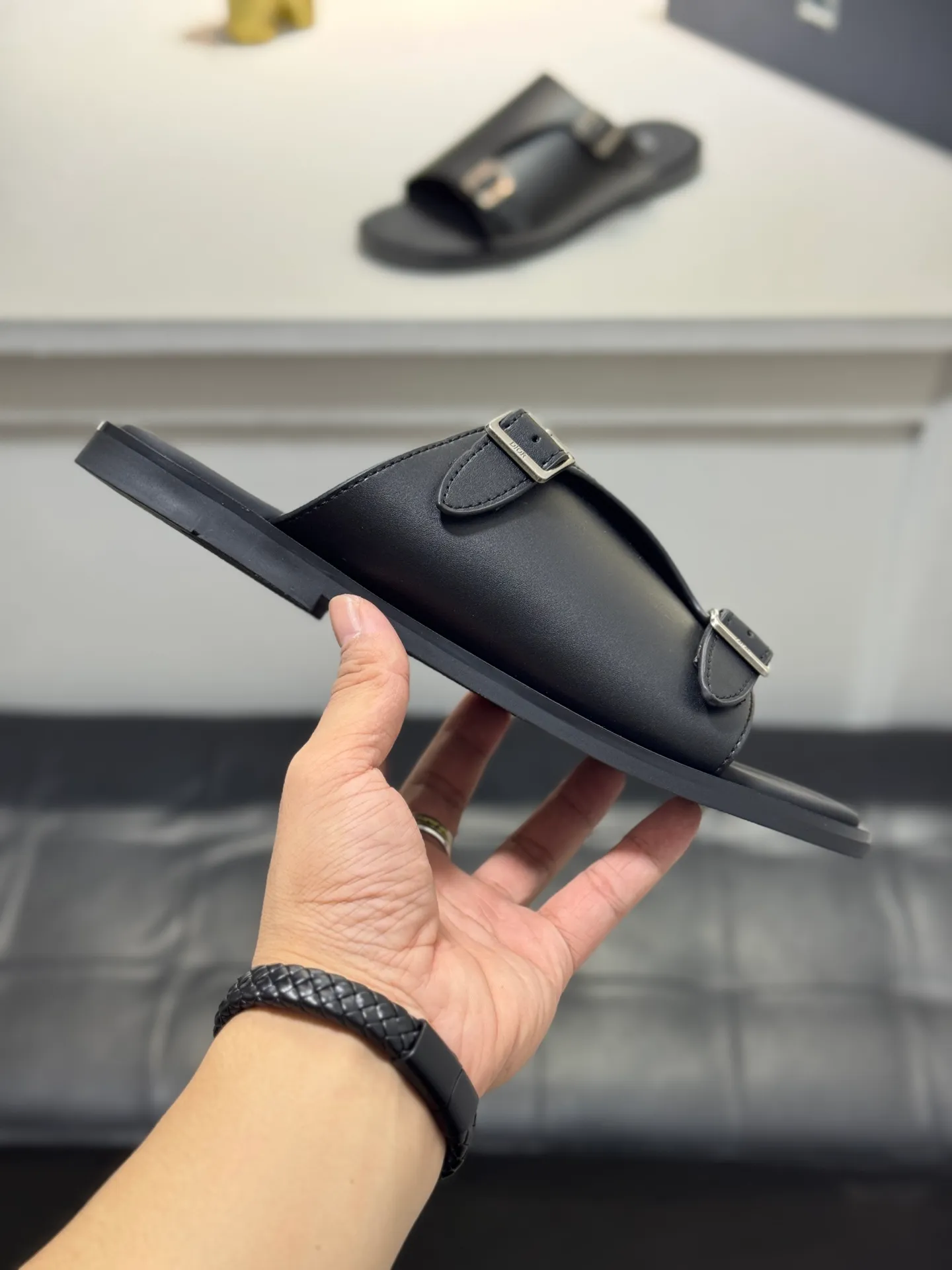 Men's men's shoes 💰320 [New style] 🦇🦇𝐂𝐡𝐫𝐢𝐬𝐭𝐢𝐚𝐧 𝐃𝐢𝐨𝐫 Dior slippers - the latest hot sandals, classic sandals, original replicas, super durable and versatile, cowhide leather with hardware accessories, very comfortable on the feet Look slim and white. Original molded outsole size: 38-44 (.45. Customized
